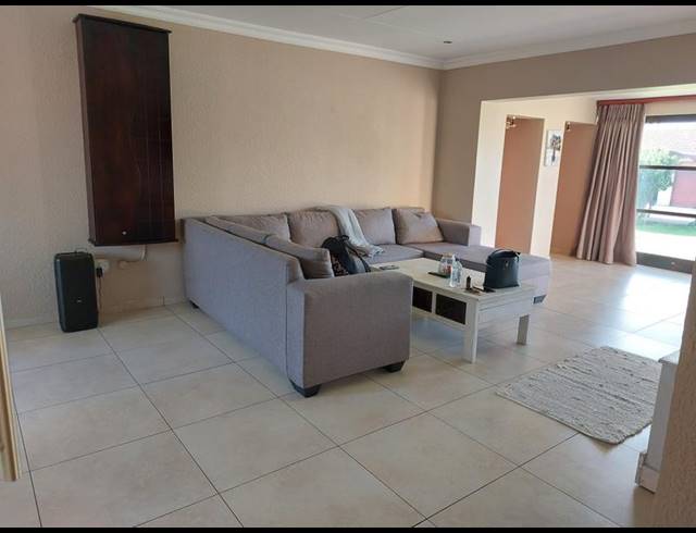 2 BEDROOM PROPERTY TO RENT IN VAALPARK